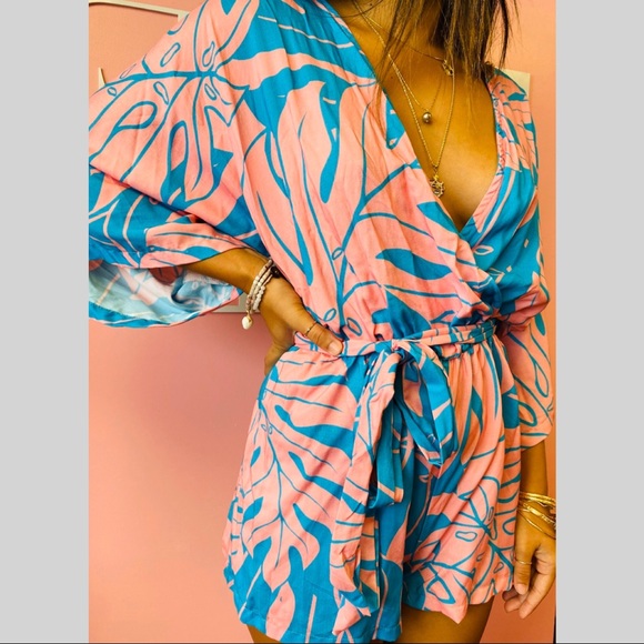 Lexbreezy Hawaii Other - NWT Lexbreezy Hawaii Peek a Boo Romper Medium